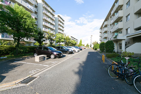 【ペア浅香山団地25棟のエントランス】