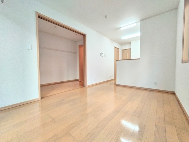 居室・リビング　★ＬＤＫ１０帖＋洋室４帖です★