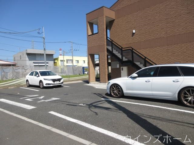 【メゾンソレイユの駐車場】