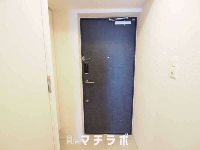 【名古屋市中区新栄のマンションの玄関】