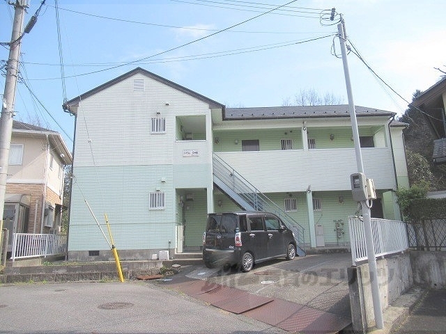 甲賀市水口町下山のアパートの建物外観