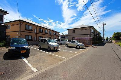 【高松市木太町のアパートの駐車場】