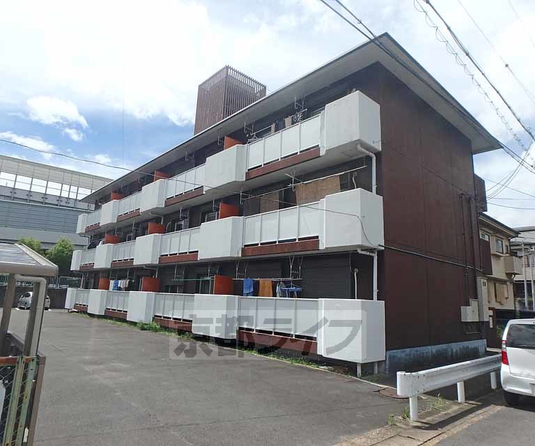 宇治市槇島町のマンションの建物外観