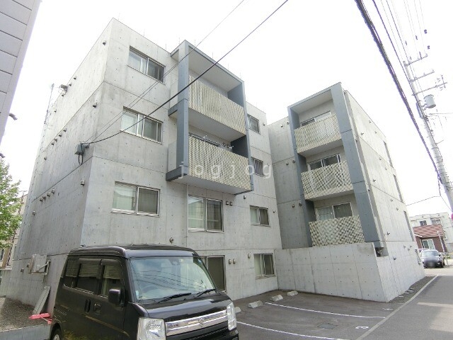 札幌市白石区東札幌一条のマンションの建物外観