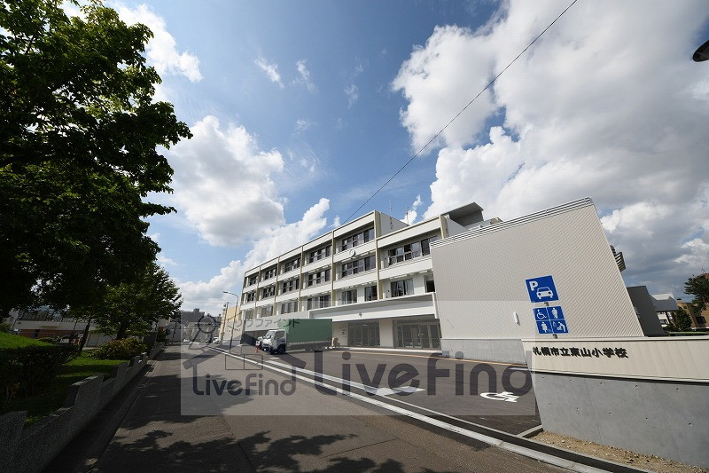 【札幌市豊平区平岸五条のマンションの小学校】