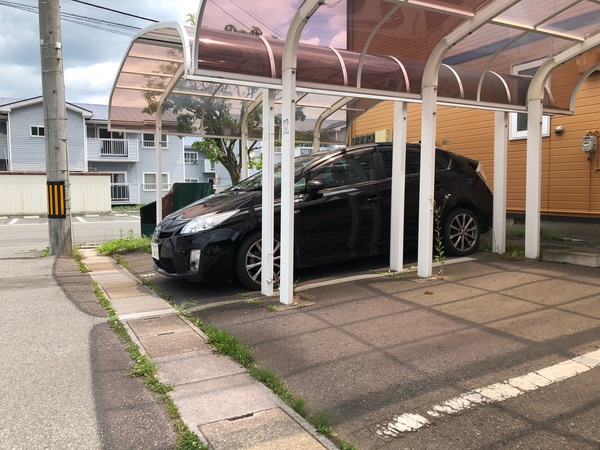 【八戸市南類家のアパートの駐車場】