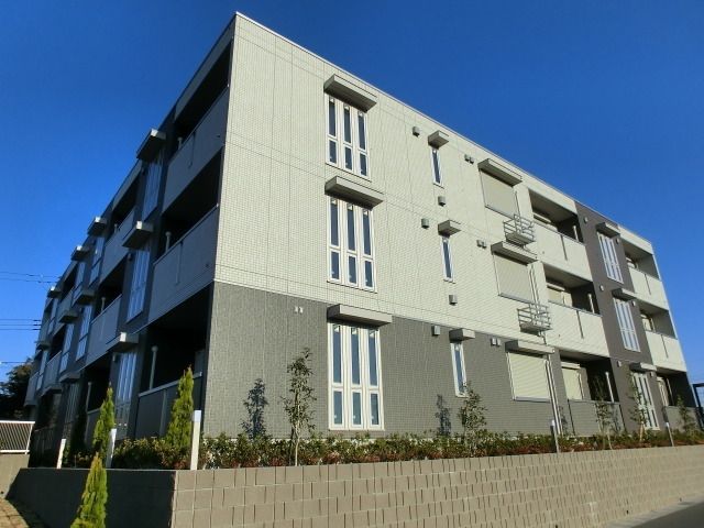 【柏市小青田のアパートの建物外観】