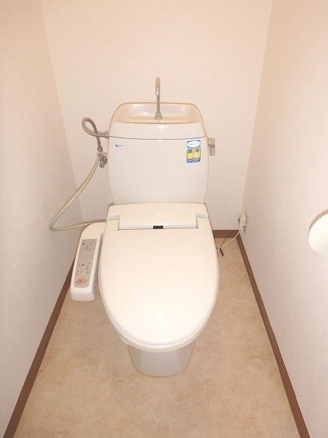 トイレ　温水洗浄便座つき！