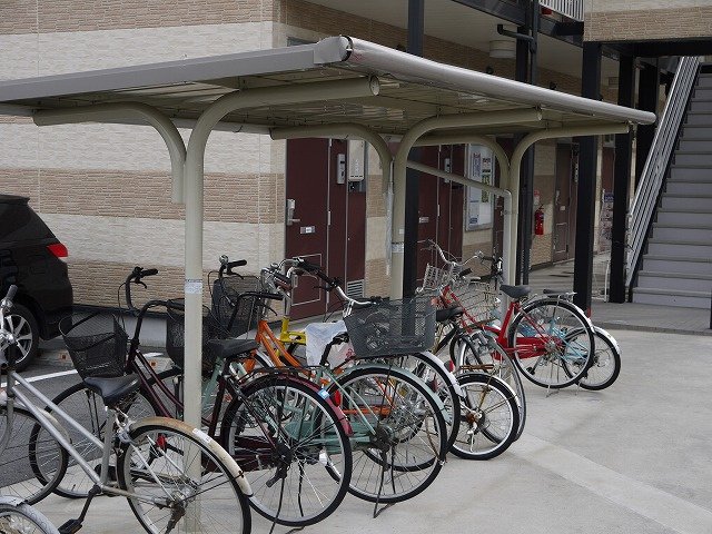 その他共有部分　屋根付き駐輪場スペースです