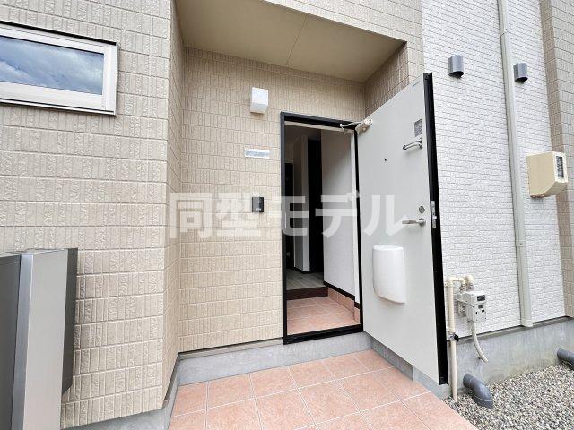 玄関　玄関　※同型モデル
