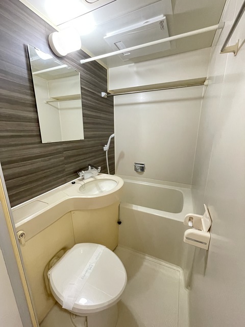 バス・シャワールーム　清潔感ある洋式トイレです☆丸洗い可能でお掃除も楽々！！