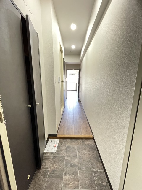 玄関　新規リフォームで照明付きの明るい玄関です♪