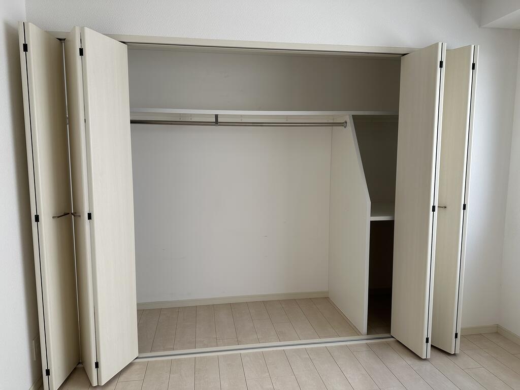 収納　写真は同タイプの別部屋です