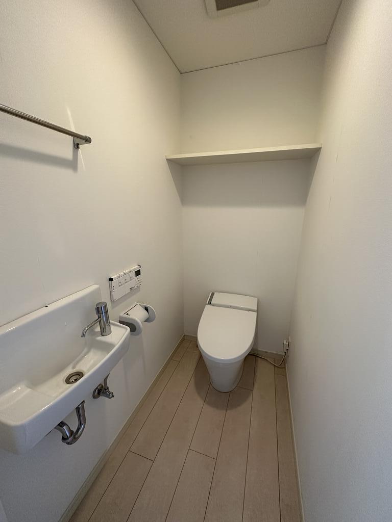 トイレ　写真は同タイプの別部屋です