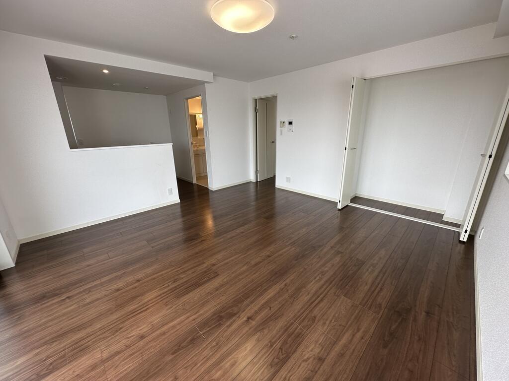居室・リビング　写真は同タイプの別部屋です