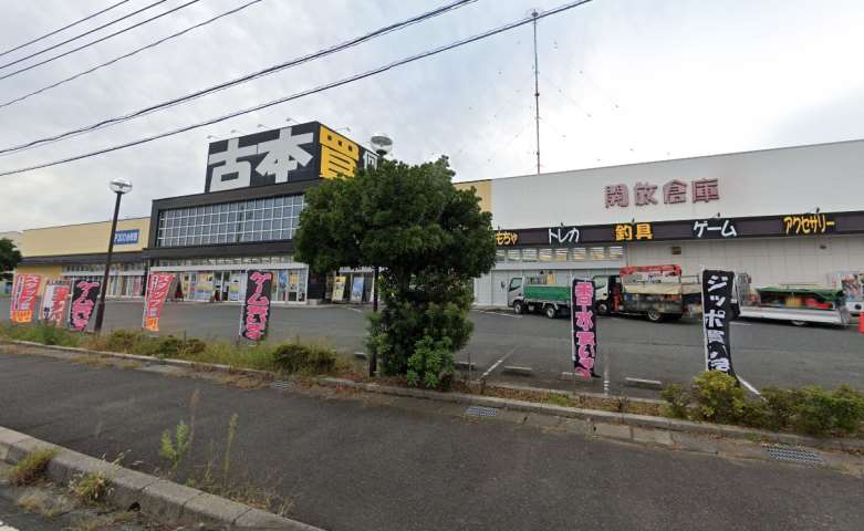コンビニ　ファミリーマート鳥取緑ヶ丘店（コンビニ）まで478m