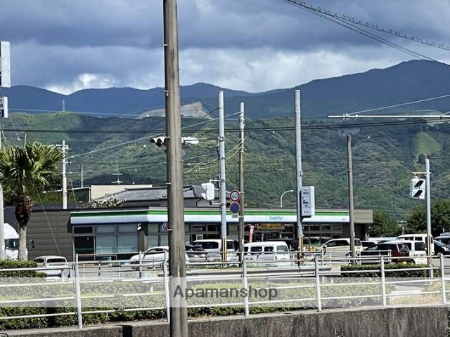 コンビニ　ファミリーマート高知大津店（コンビニ）まで2756m