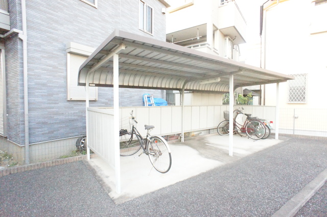 その他共有部分　雨の日でも安心して止められる屋根付駐輪場☆