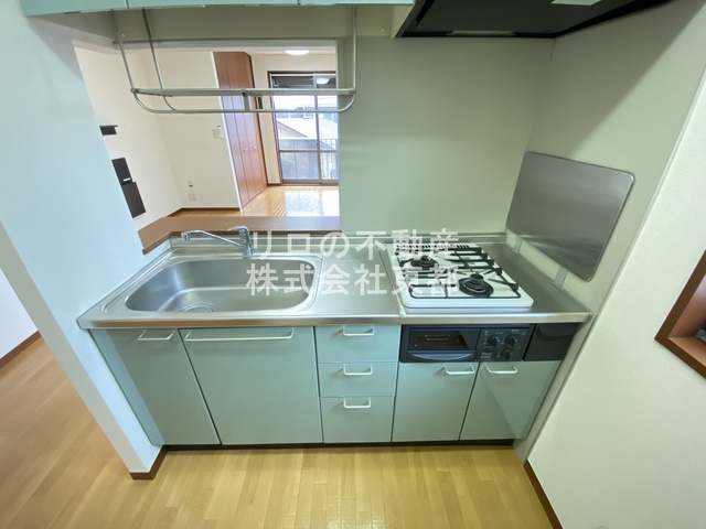 キッチン　２口ガスコンロ設置済！お引越し後すぐにお料理できます！