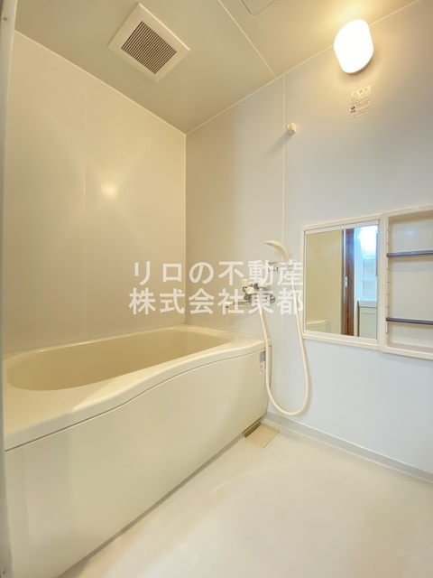 バス・シャワールーム　バスルームは浴槽付なので、ゆったり湯船につかれますね♪