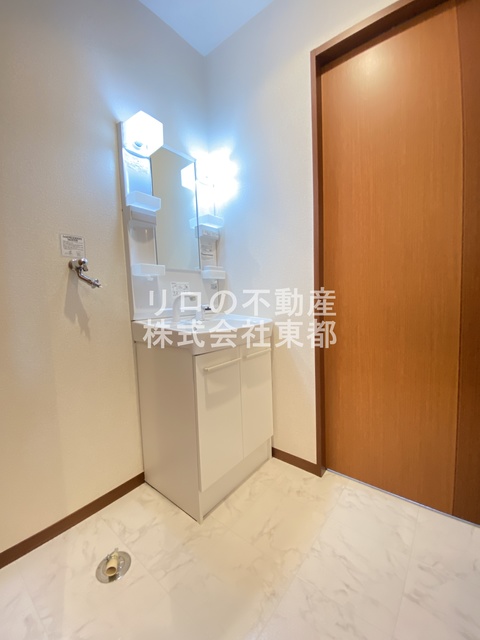 洗面設備　洗髪洗面化粧台なのでおでかけ準備もラクラクです☆