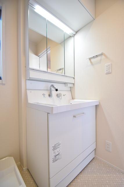 洗面設備　便利な独立洗面化粧台♪