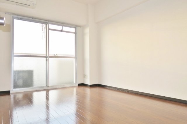 居室・リビング　※別号室の参考写真です