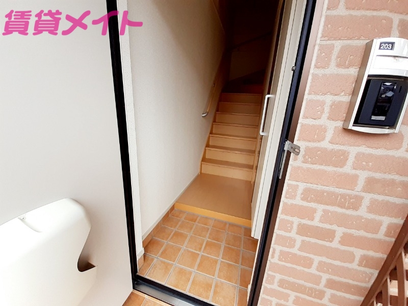 玄関　同型別室のお写真です