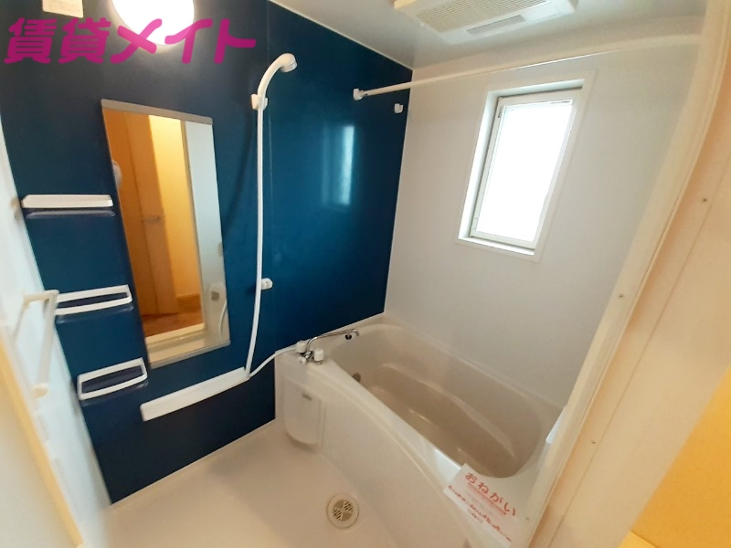 バス・シャワールーム　同型別室のお写真です