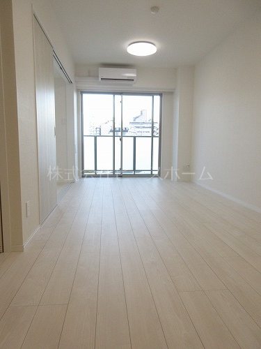 居室・リビング　※別号室参考写真