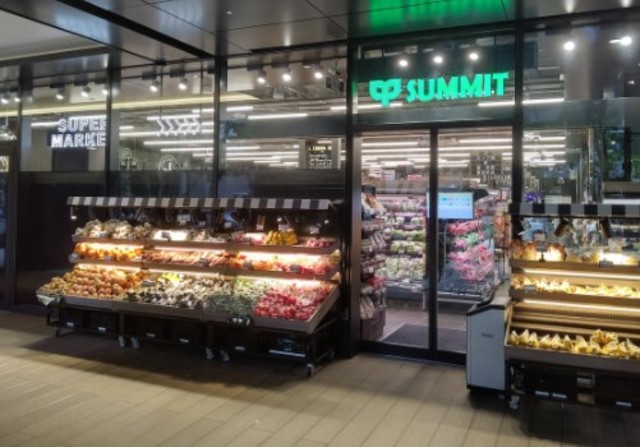 スーパー　サミットストア神田スクエア店（スーパー）まで808m