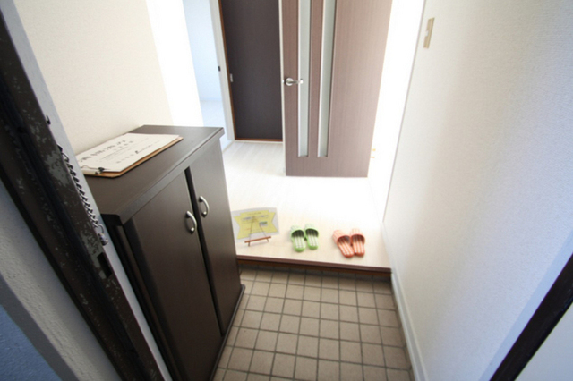 玄関　※別室の参考写真の為、現況優先です。