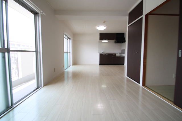 居室・リビング　※別室の参考写真の為、現況優先です。