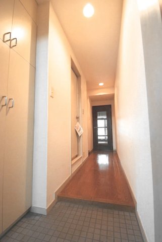 玄関　玄関横には収納力の高いシューズBOX付(^^)/