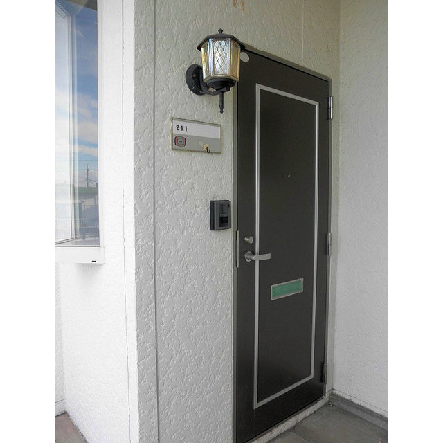 玄関　写真は他室使用