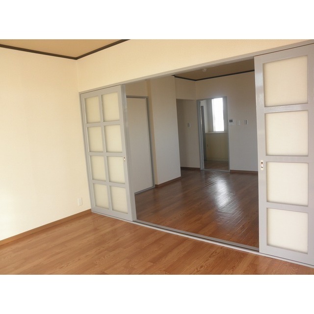 居室・リビング　写真は他室使用