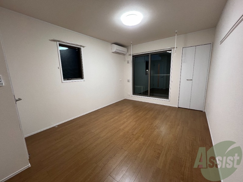 その他部屋・スペース　洋室を別角度から撮影しました。広々とお使いいただけます。