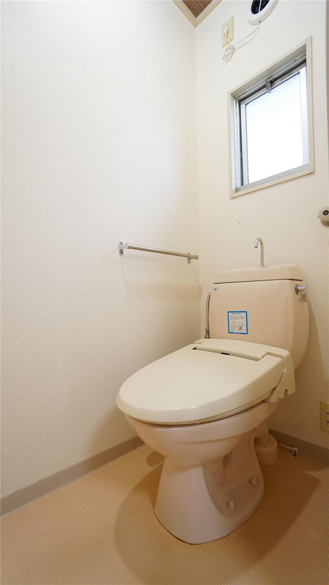 トイレ　201号室の写真です