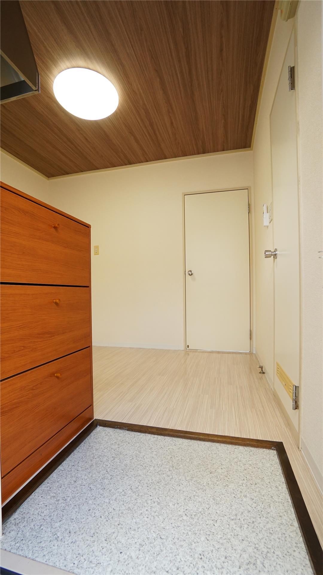 玄関　201号室の写真です