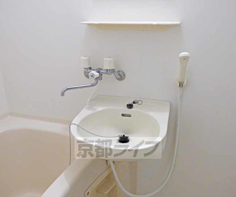 洗面設備　使いやすい洗面台です。