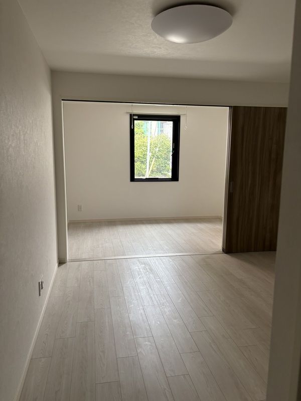 居室・リビング　こちらのリビングで趣味の時間をお楽しみください