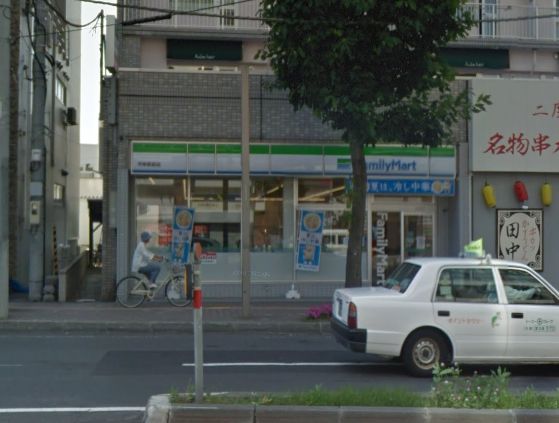 コンビニ　ファミリーマート平岸駅前店（コンビニ）まで18m