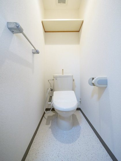 トイレ　※他号室の写真です