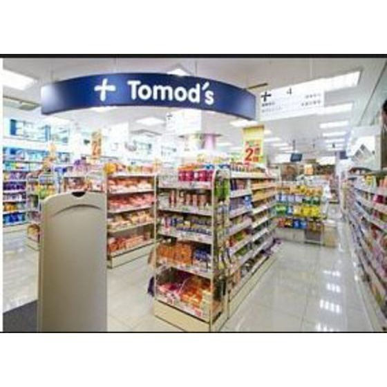 ドラックストア　トモズカトレヤプラザ伊勢佐木店（ドラッグストア）まで212m