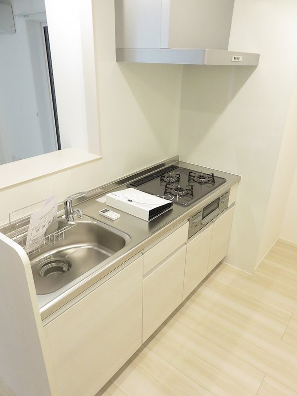 キッチン　３口ガスシステムキッチン付きです