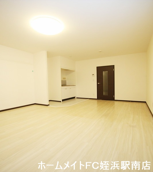 居室・リビング　★広々１１帖！荷物が多い方におススメです♪★参考写真