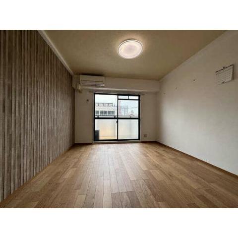 居室・リビング　室内