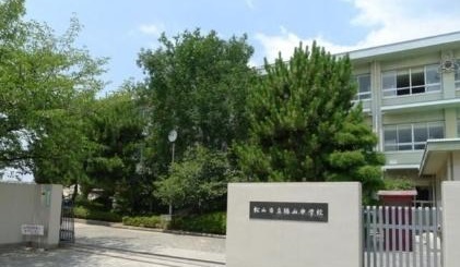 中学校　勝山中学校（中学校）まで192m