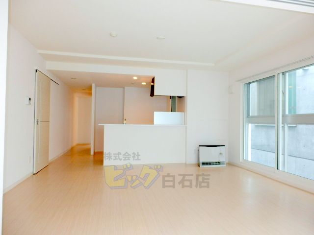 居室・リビング　日当たり良好で明るいリビングです♪