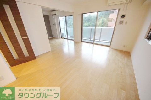 居室・リビング　同建物別部屋写真